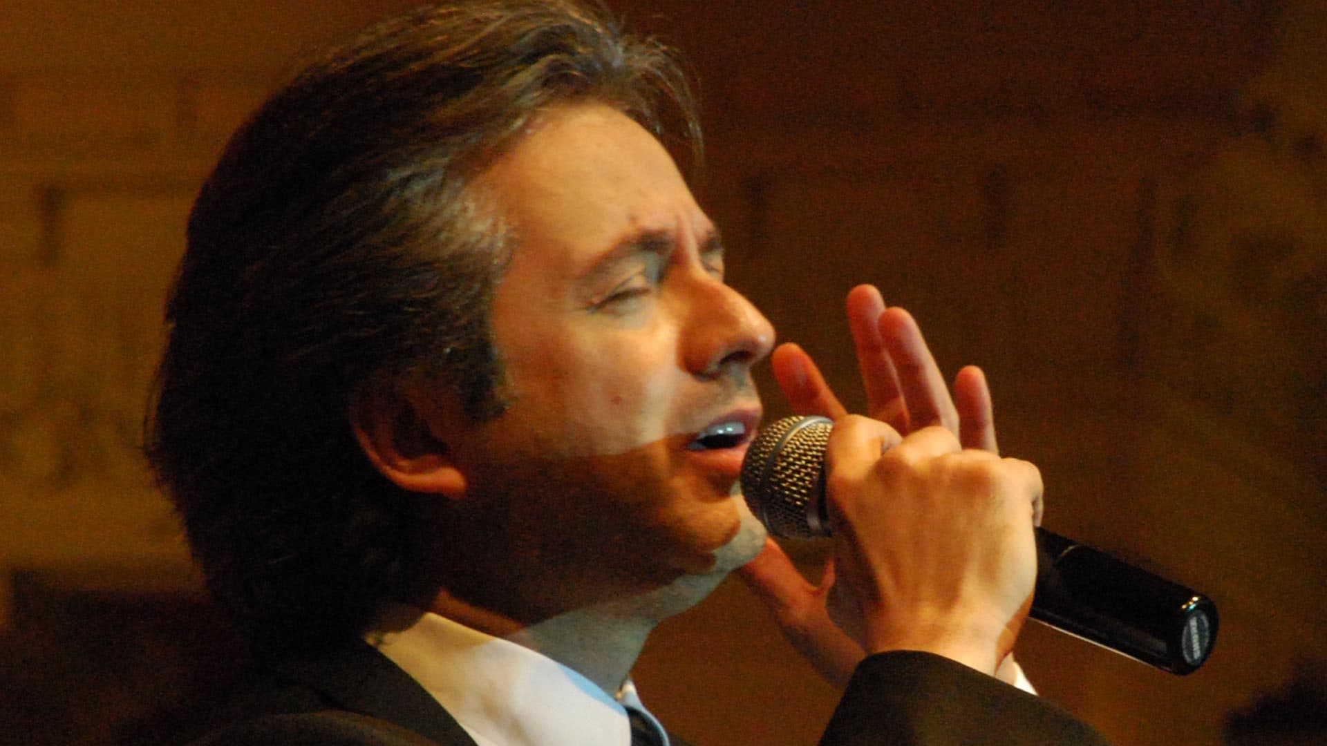 Marwan Khoury singing, close up