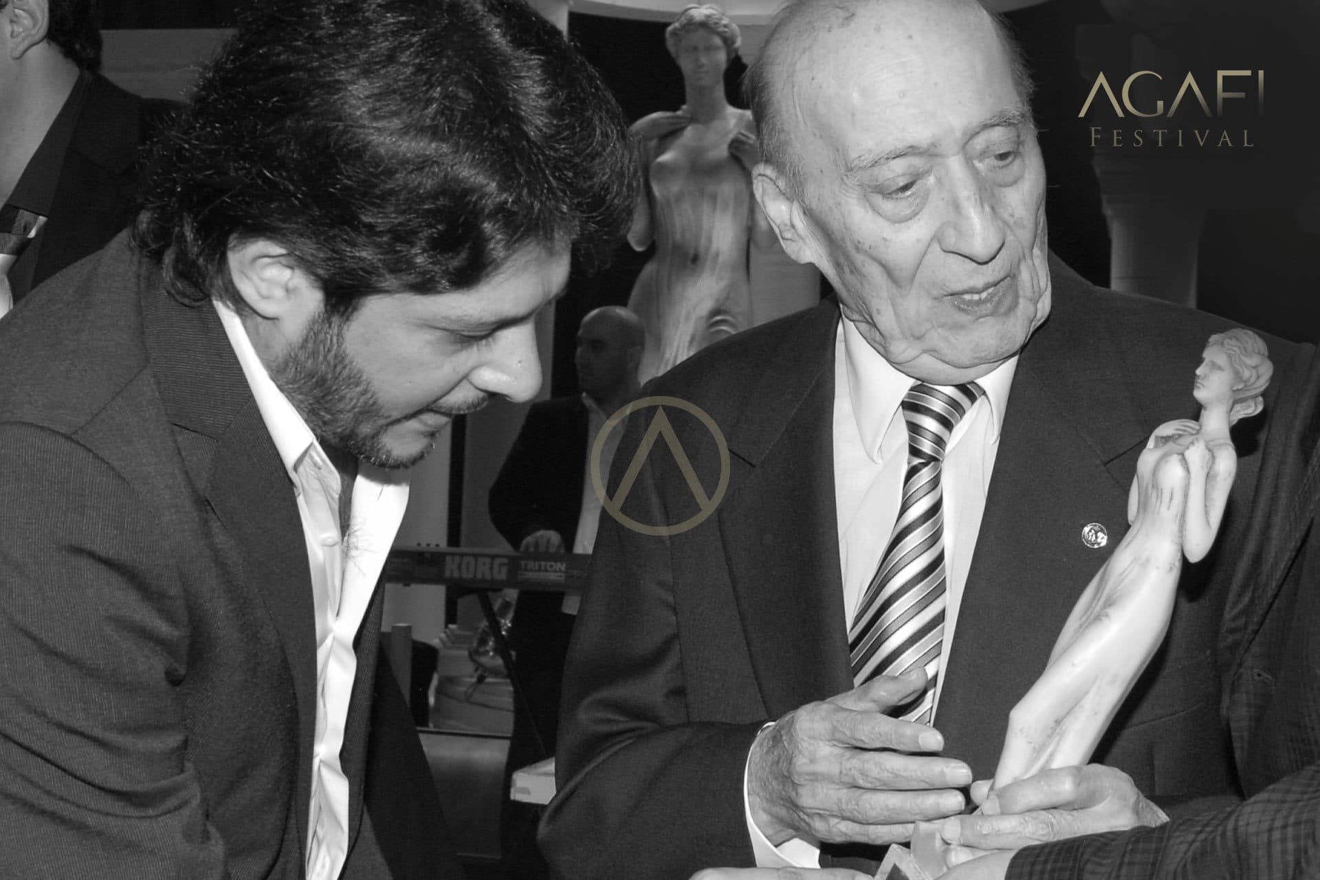 Wadee Al Safi studying the Agafi trophy