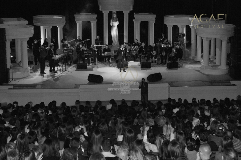 Marwan Khoury captivates the audience at Agafi Festival The Lebanese composer, renowned singer and TV star, Marwan Khoury performed a fabulous night at Agafi Festival 2010 in the Cultural Arabic Center in Latakia city.